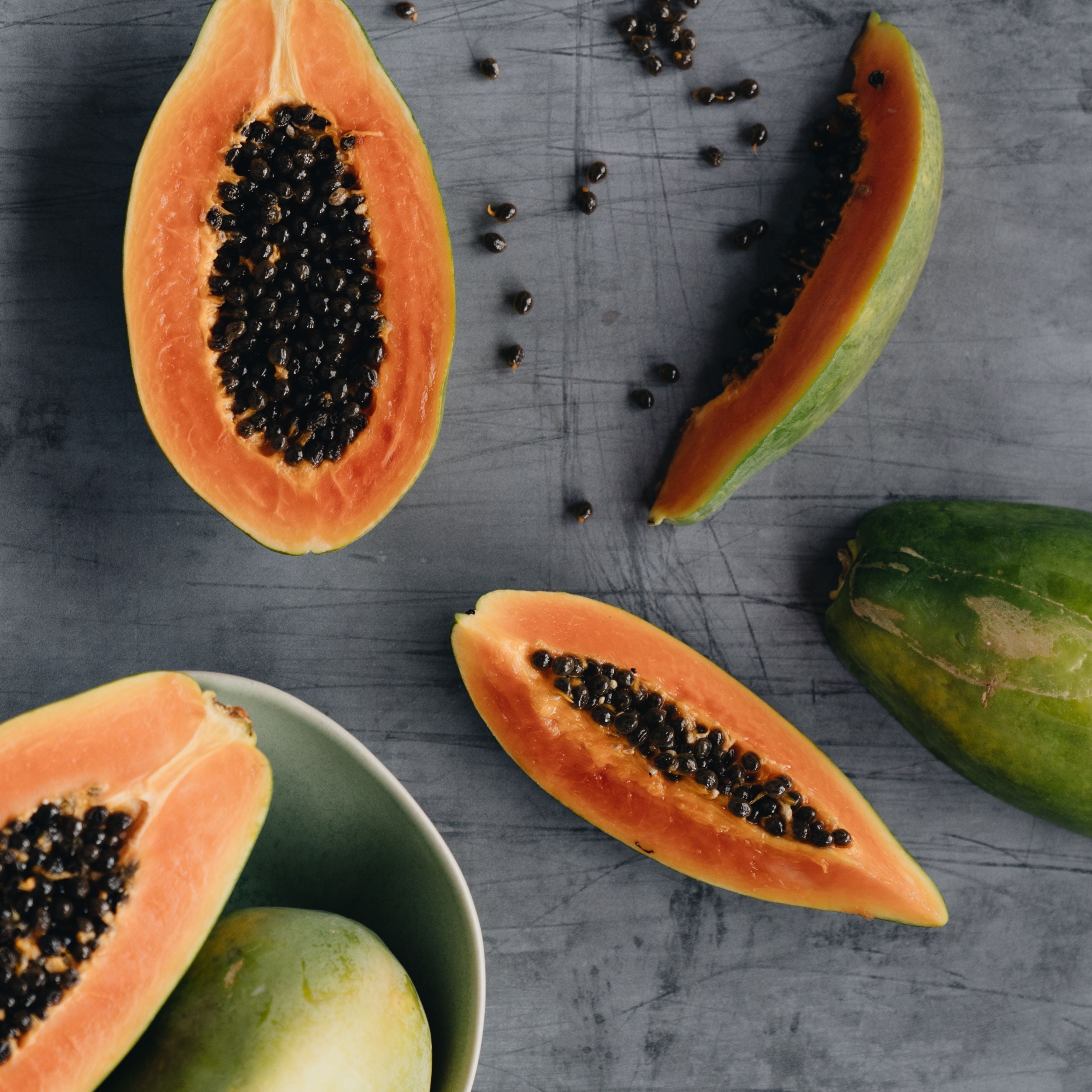 Huile d’avocat et huile de graine de papaye: le duo d’huiles végétales pour une peau éclatante