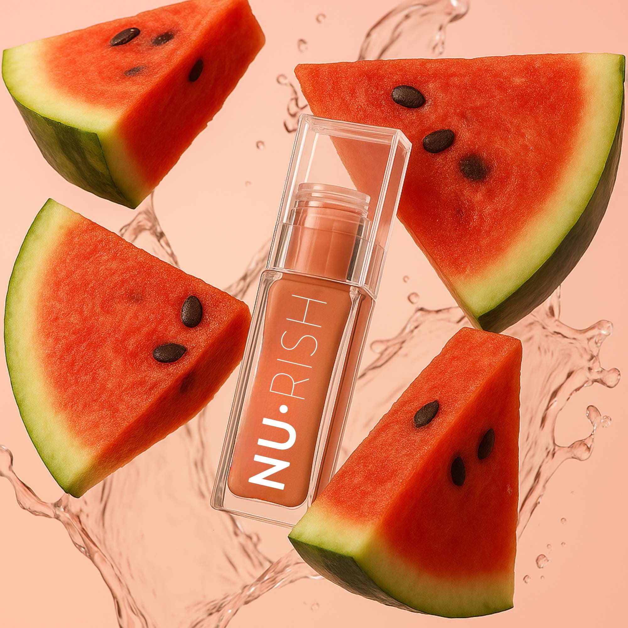 Huile à lèvres NU•RISH à la pastèque, effet hydratant et repulpant, présentée avec des tranches de pastèque fraîche et des éclaboussures d’eau. NU•RISH Watermelon Lip Oil, with moisturizing and plumping effects, presented with slices of fresh watermelon and splashes of water.