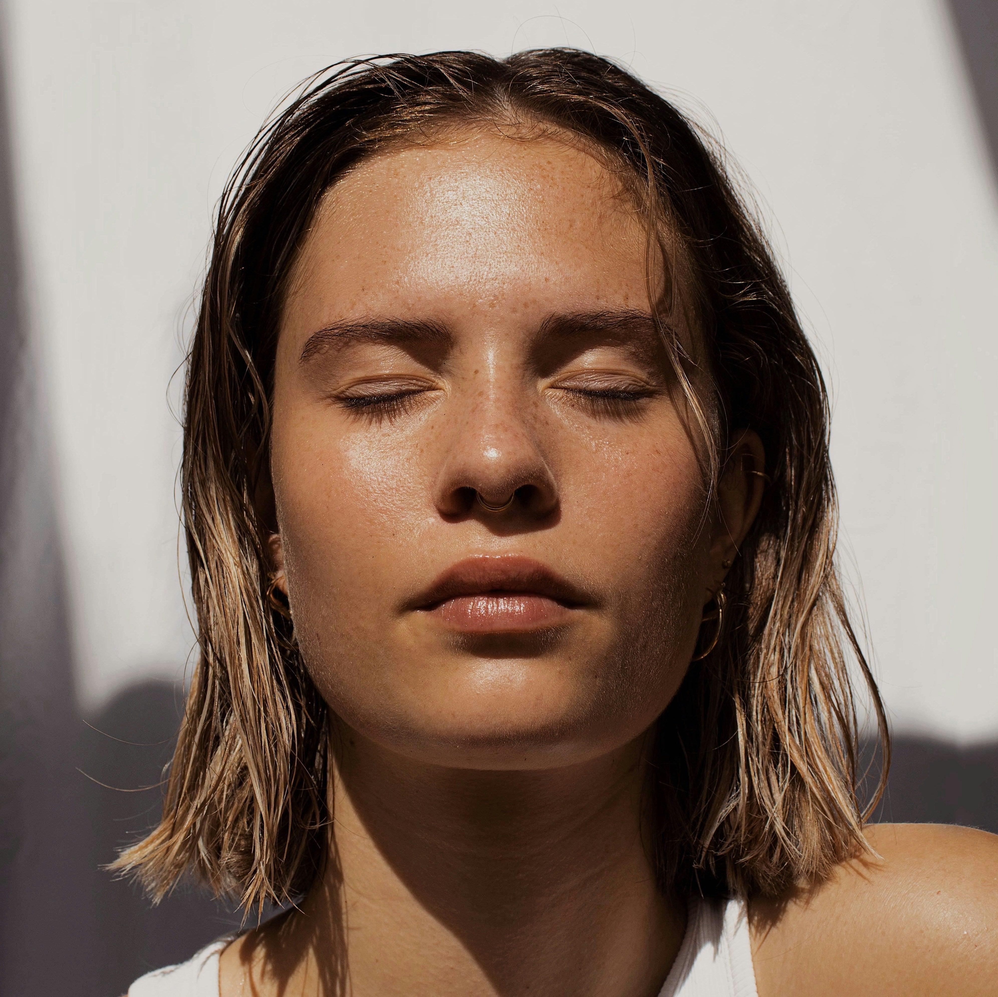 Contour des yeux et des lèvres : faut-il deux produits différents?